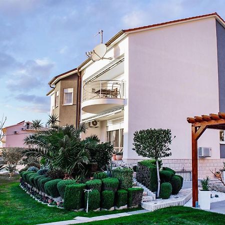 Apartment And Rooms Ana Podstrana Exterior photo