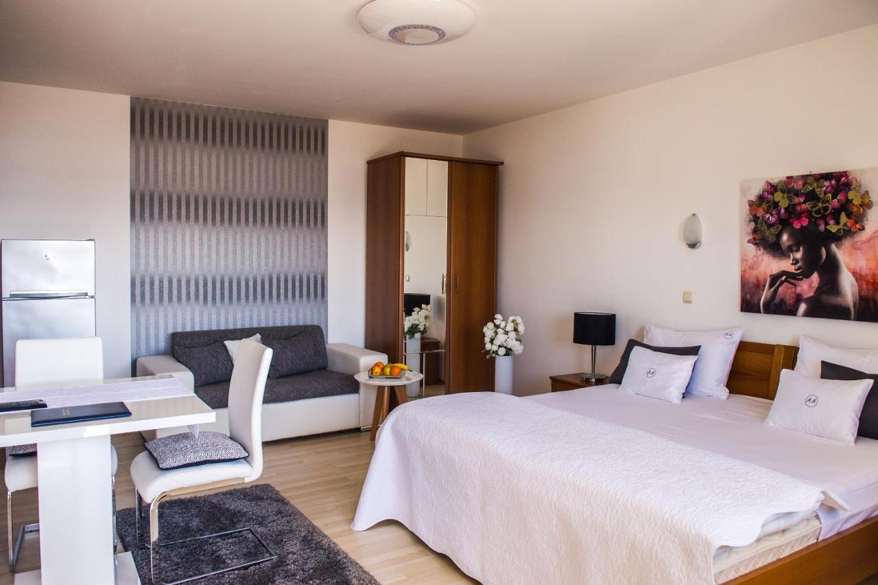 Apartment And Rooms Ana Podstrana Exterior photo