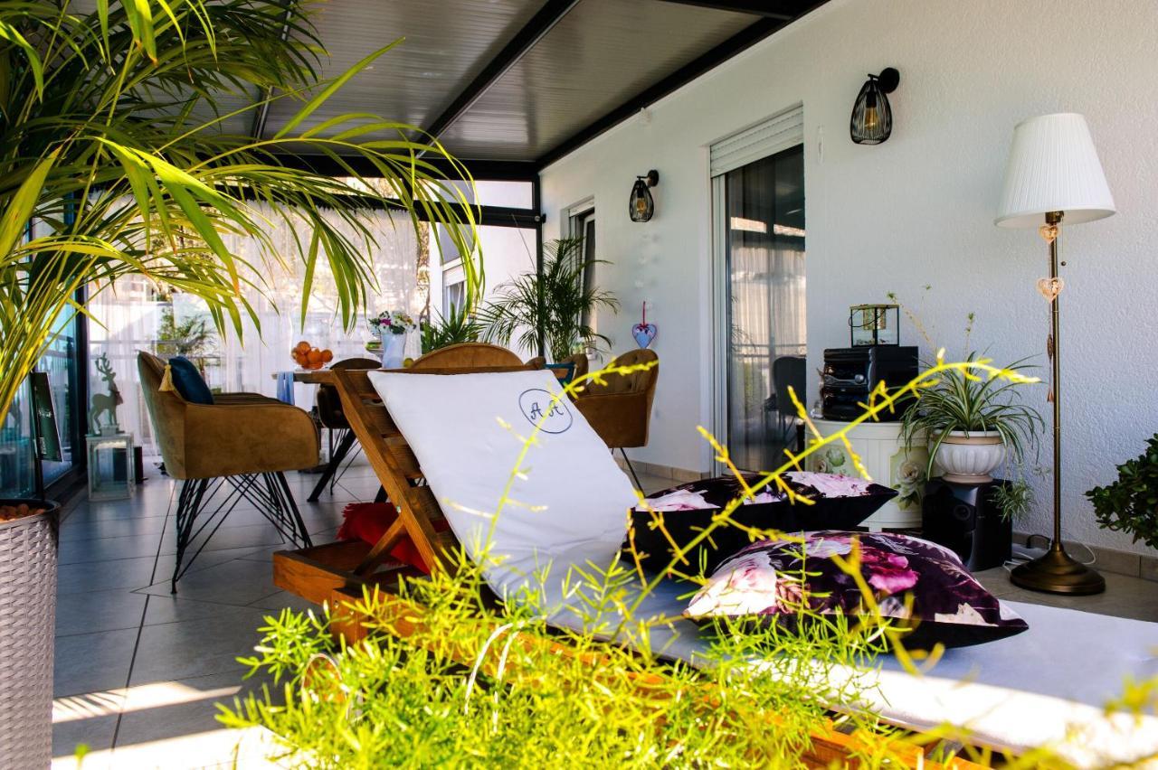 Apartment And Rooms Ana Podstrana Exterior photo