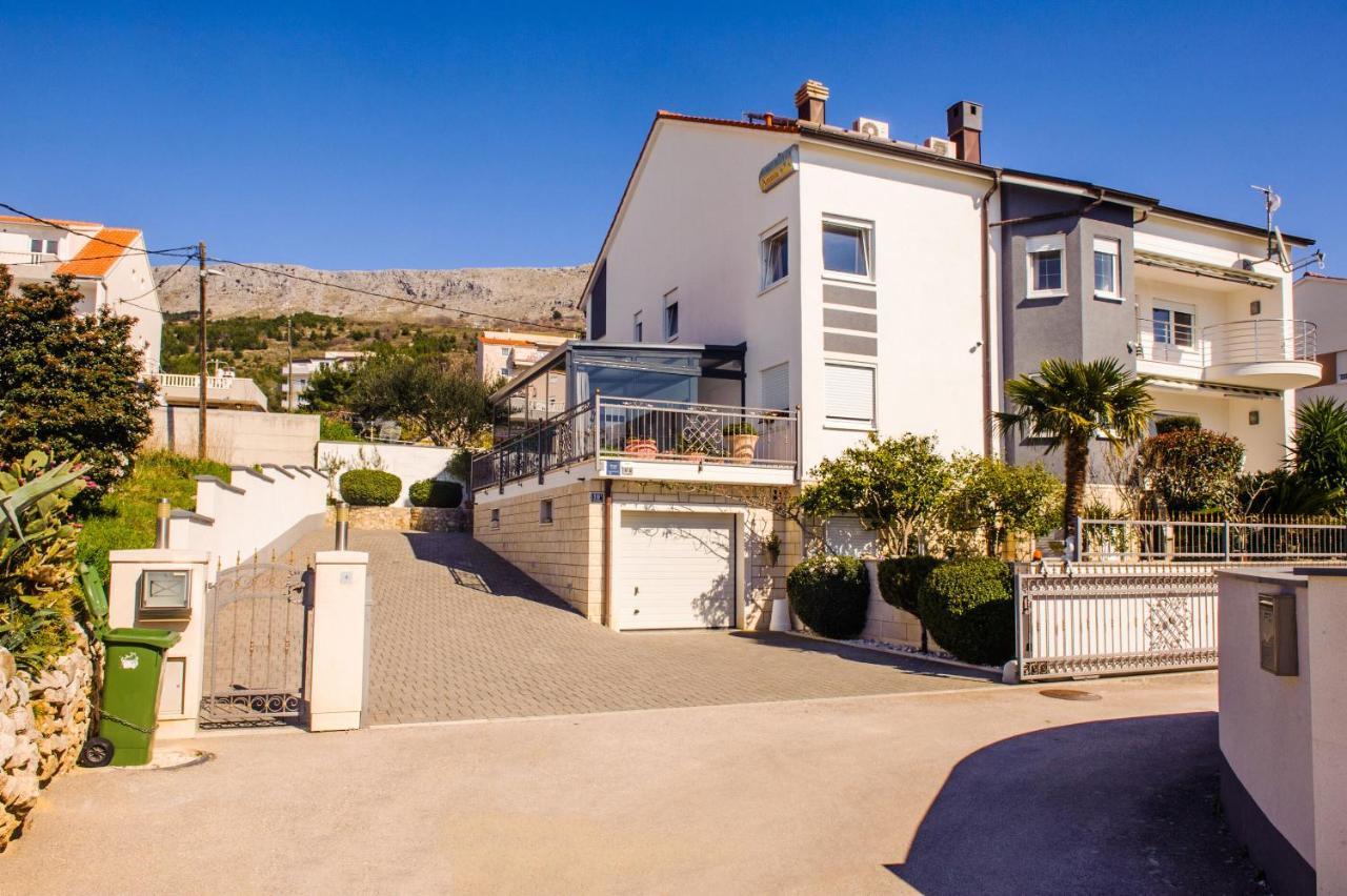 Apartment And Rooms Ana Podstrana Exterior photo