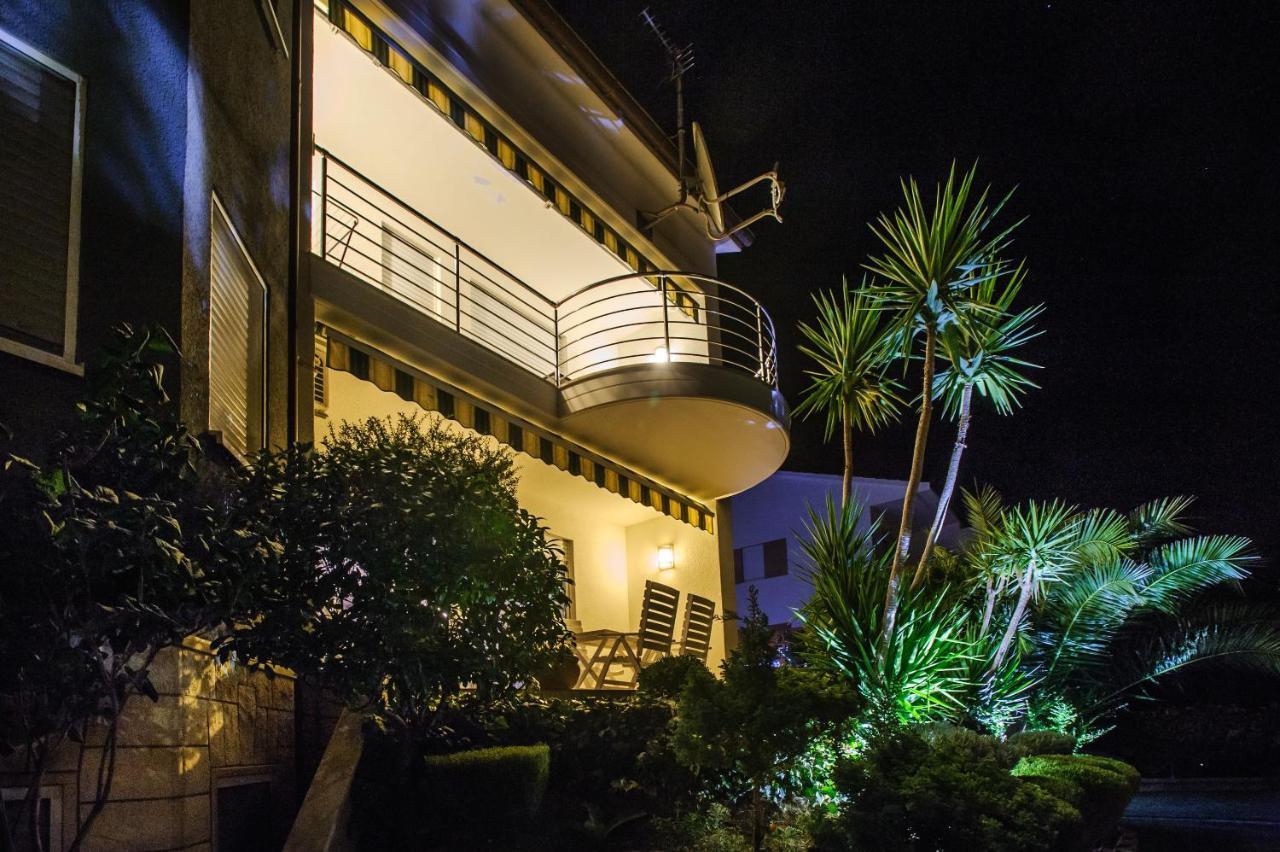 Apartment And Rooms Ana Podstrana Exterior photo