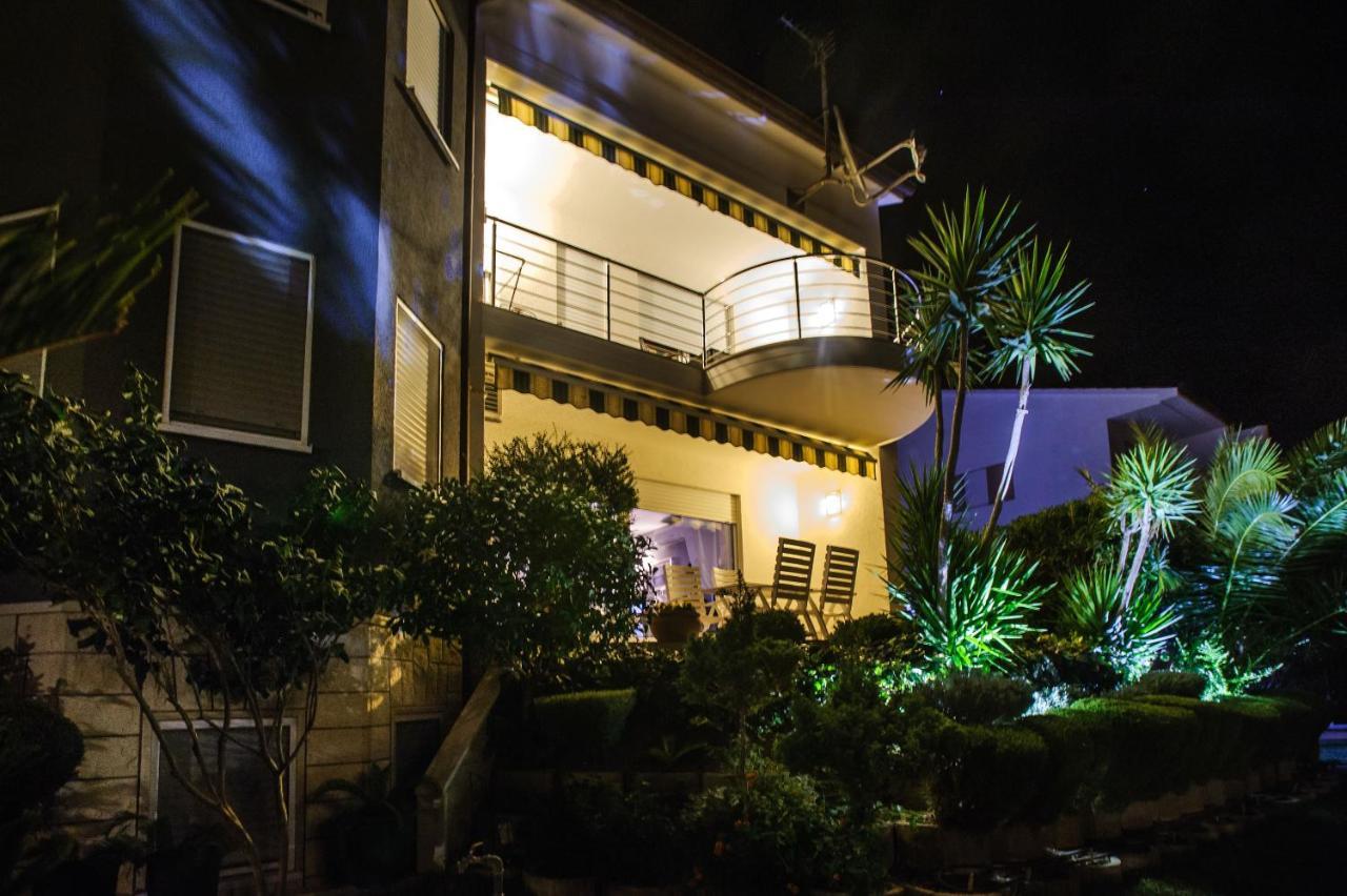 Apartment And Rooms Ana Podstrana Exterior photo