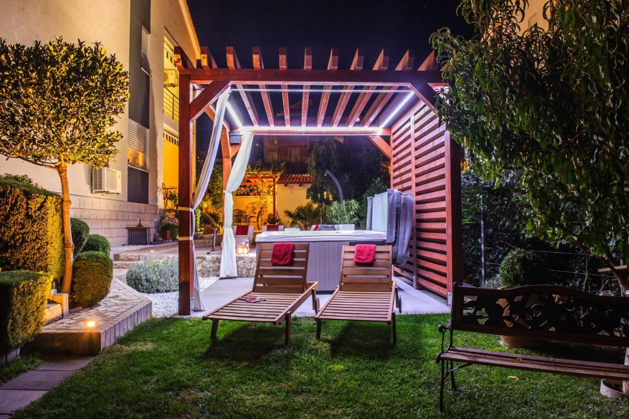 Apartment And Rooms Ana Podstrana Exterior photo
