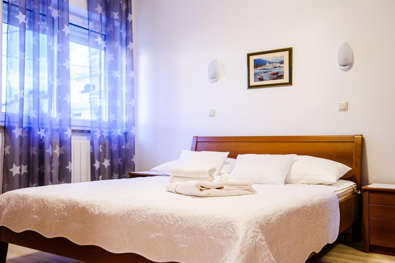 Apartment And Rooms Ana Podstrana Exterior photo