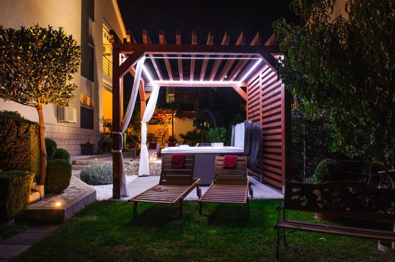 Apartment And Rooms Ana Podstrana Exterior photo